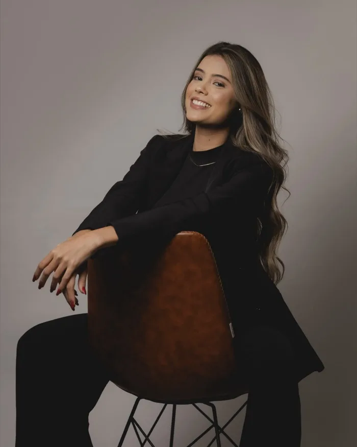 Dra. Bruna Arcoverde Alencar, responsável pela odontologia estética.